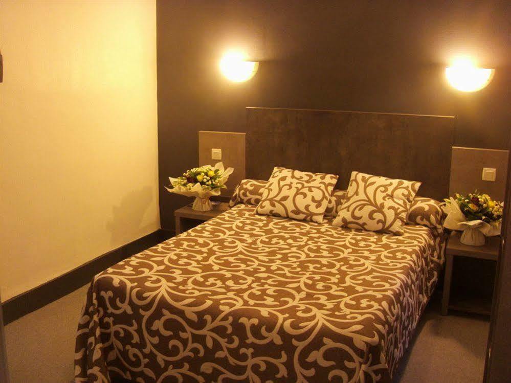 Hôtel Océan Lourdes Quarto foto